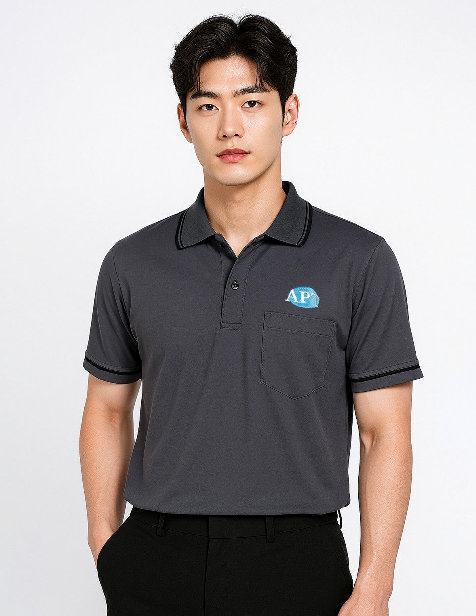 เสื้อโปโลเนื้อผ้าดรายสีเทาเข้มขลิบสีดำเทคปักด้านหน้า 1 จุด | รับตัดเสื้อโปโล ศรีราชา ชลบุรีรูปที่ 