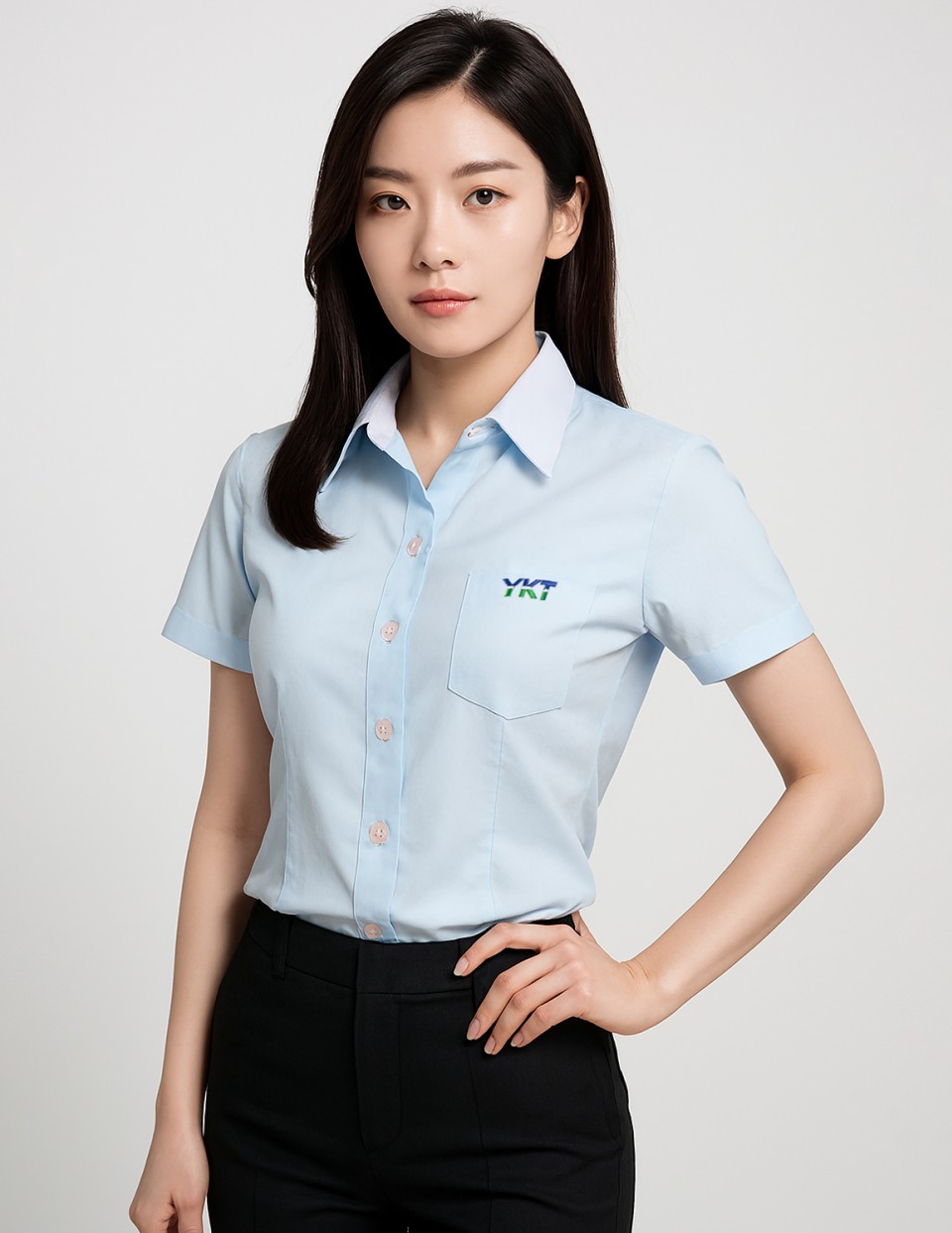 แบบเสื้อเชิ้ตพนักงานหญิงแขนสั้นผ้าลายริ้วสีฟ้าอ่อน ร้านตัดชุดยูนิฟอร์มพนักงานรูปที่ 