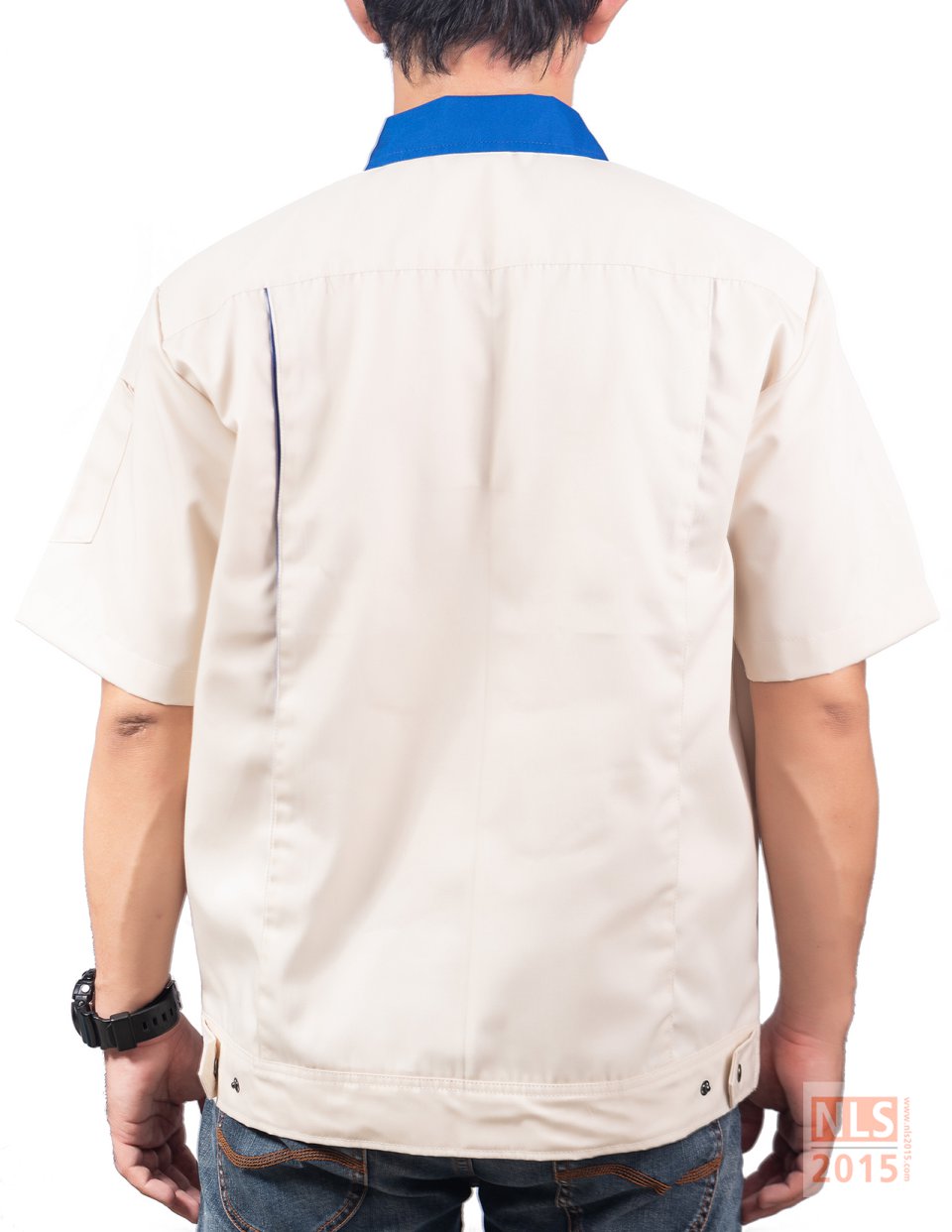 ยูนิฟอร์มพนักงานแขนสั้น ตัดต่อสองสี สาบหน้าเป็นซิปมีผ้าปิดซิปฟันกระดูก มีกระเป๋าเจาะล้วงข้าง กระดุมสแน็ปรูปที่ 