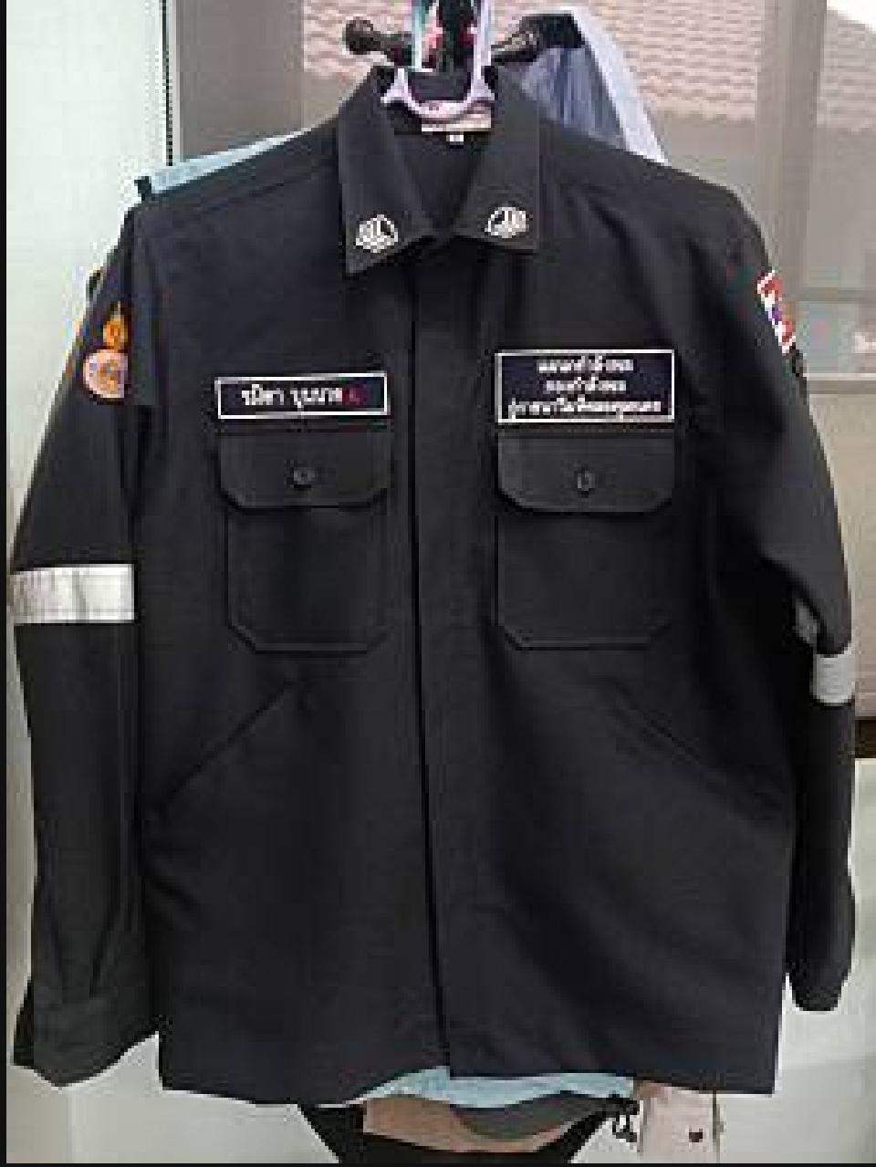 เสื้อช็อป เนื้อผ้าวาเลนติโน่ สีกรม ติดแถบสะท้อนแสงรูปที่